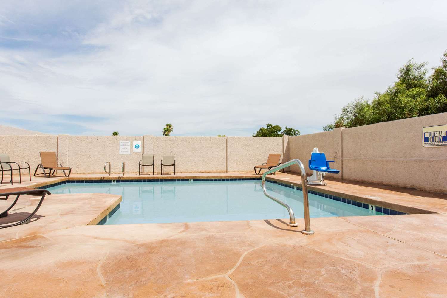 Days Inn Mesa East 20/23