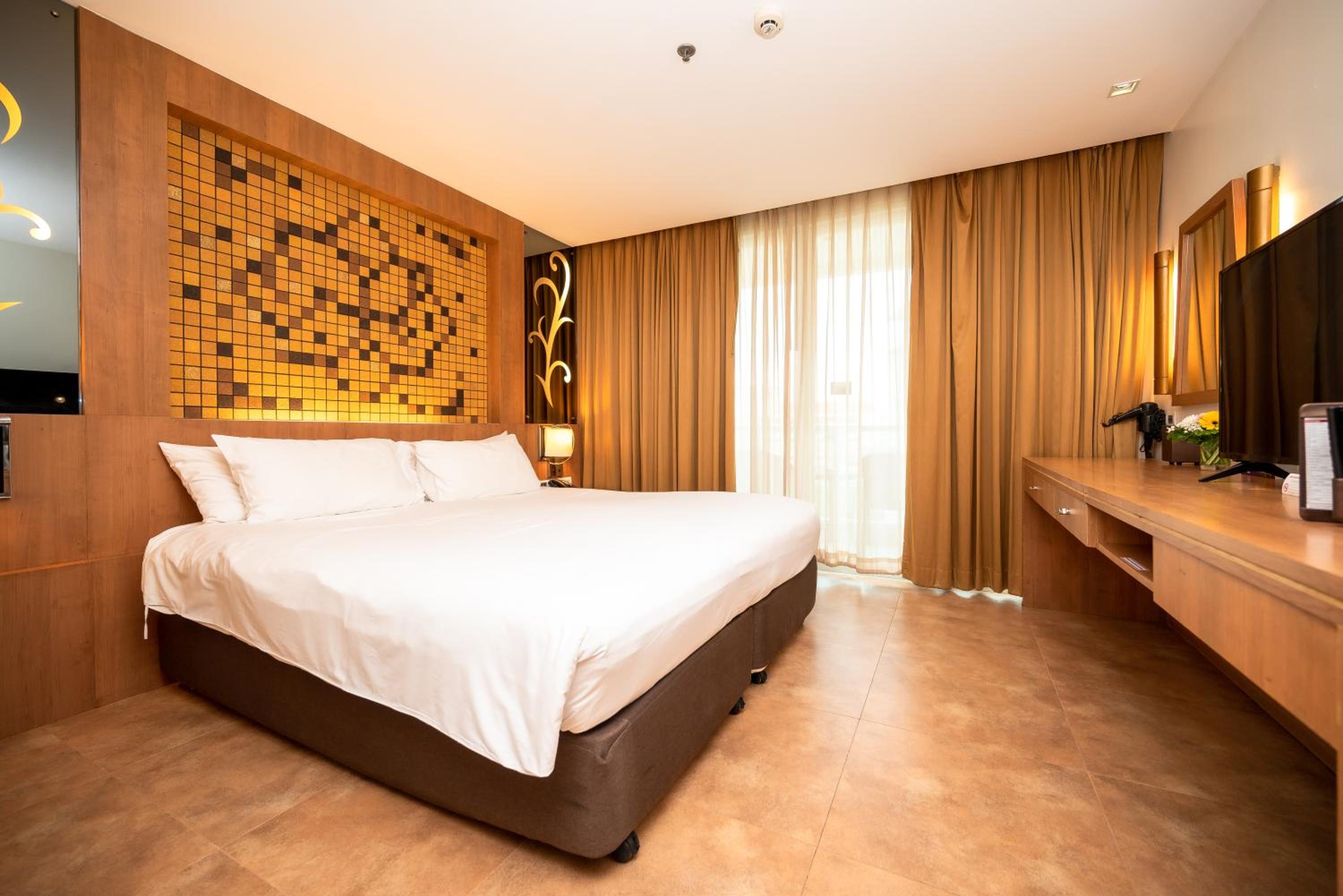deluxe ., Centara Nova Hotel Pattaya 5/10