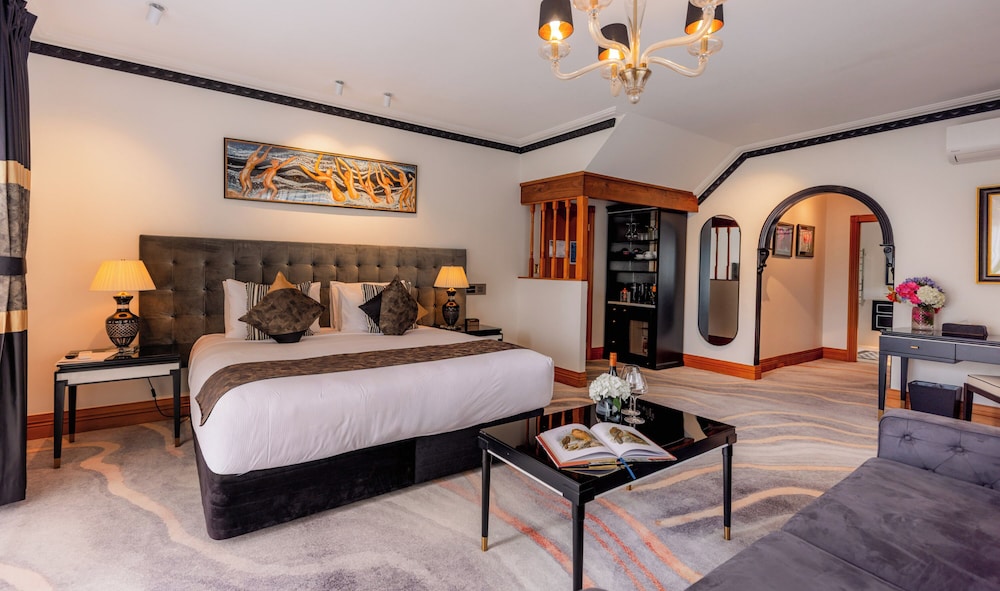 Lodge, Suite, King Bed