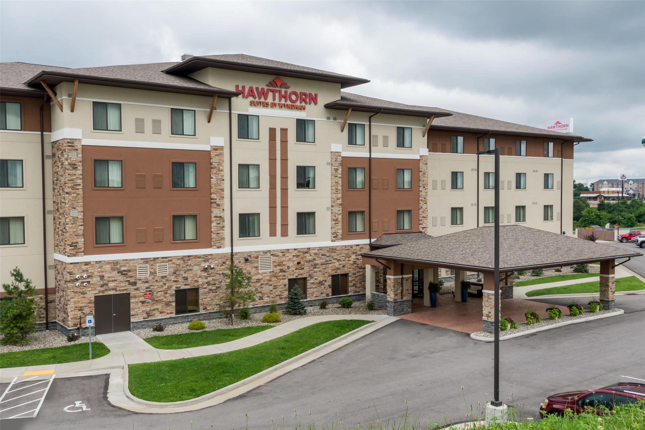 Hawthorn Suites By Wyndham Wheeling At the Highlands 4/45