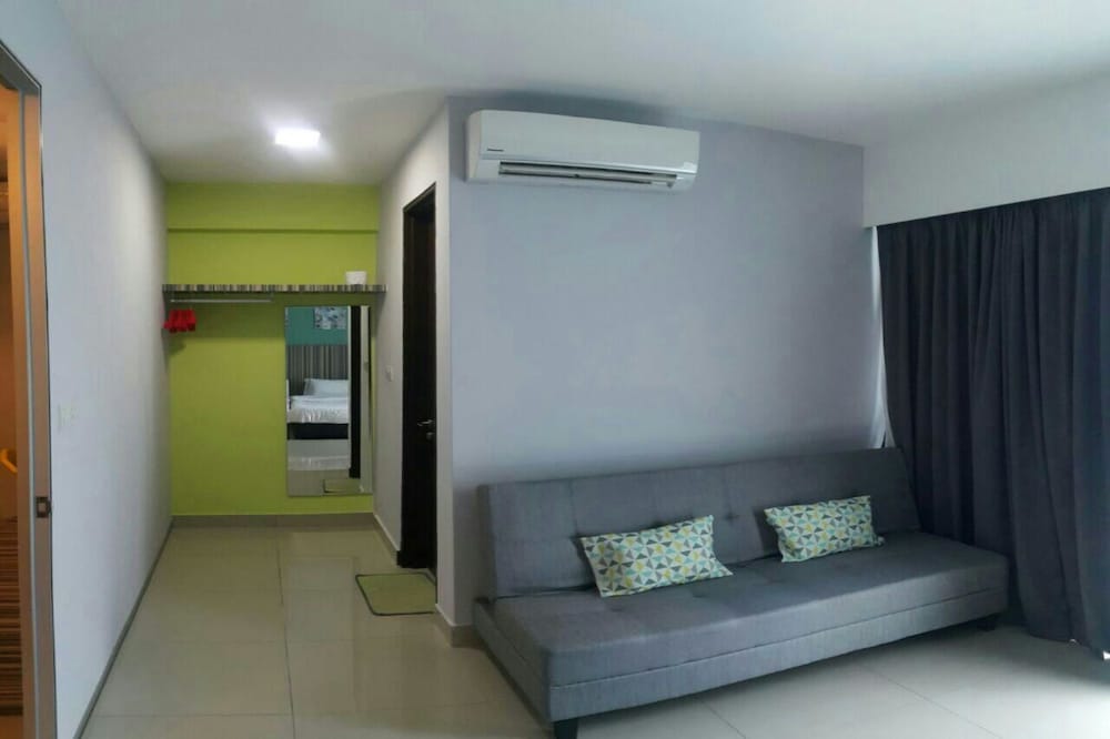 Dehouz – Trefoil Setia Alam Homestay 20/50
