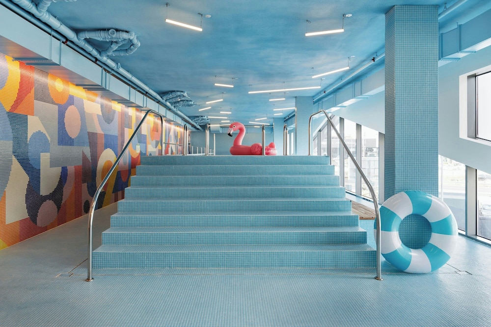 Moxy Alfragide Lisboa 57/58