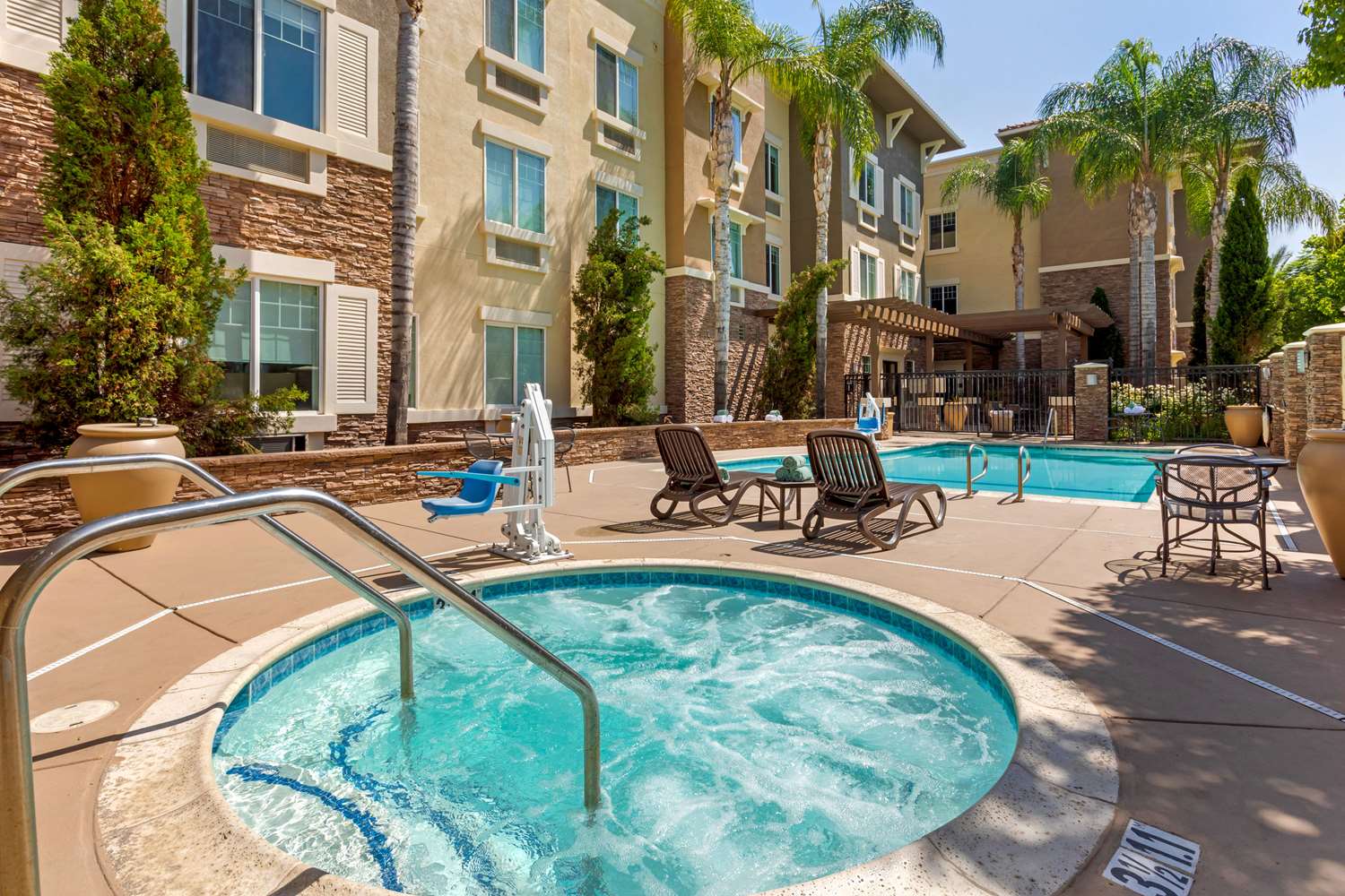 Comfort Inn & Suites Near Ontario Airport, CA 18/19