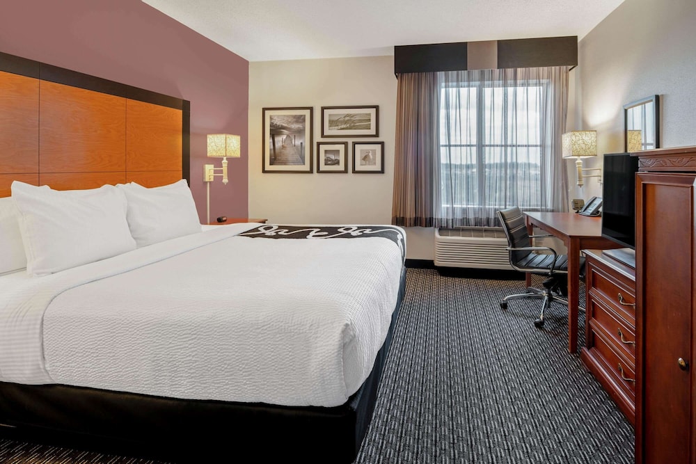 La Quinta Inn & Suites by Wyndham Naples East I-75 20/45