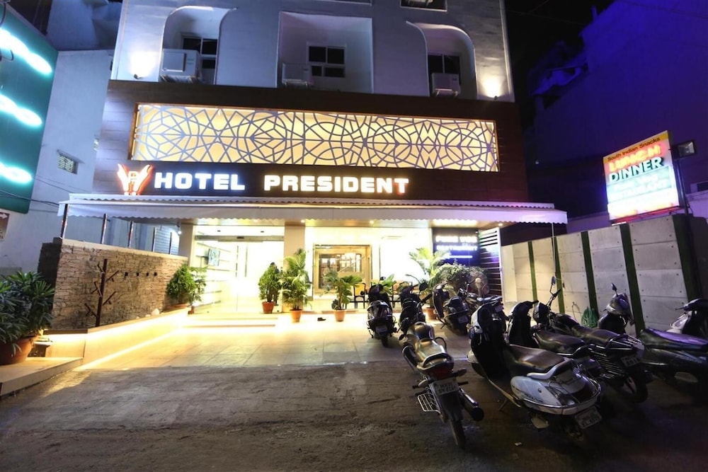 Hotel President 2/25