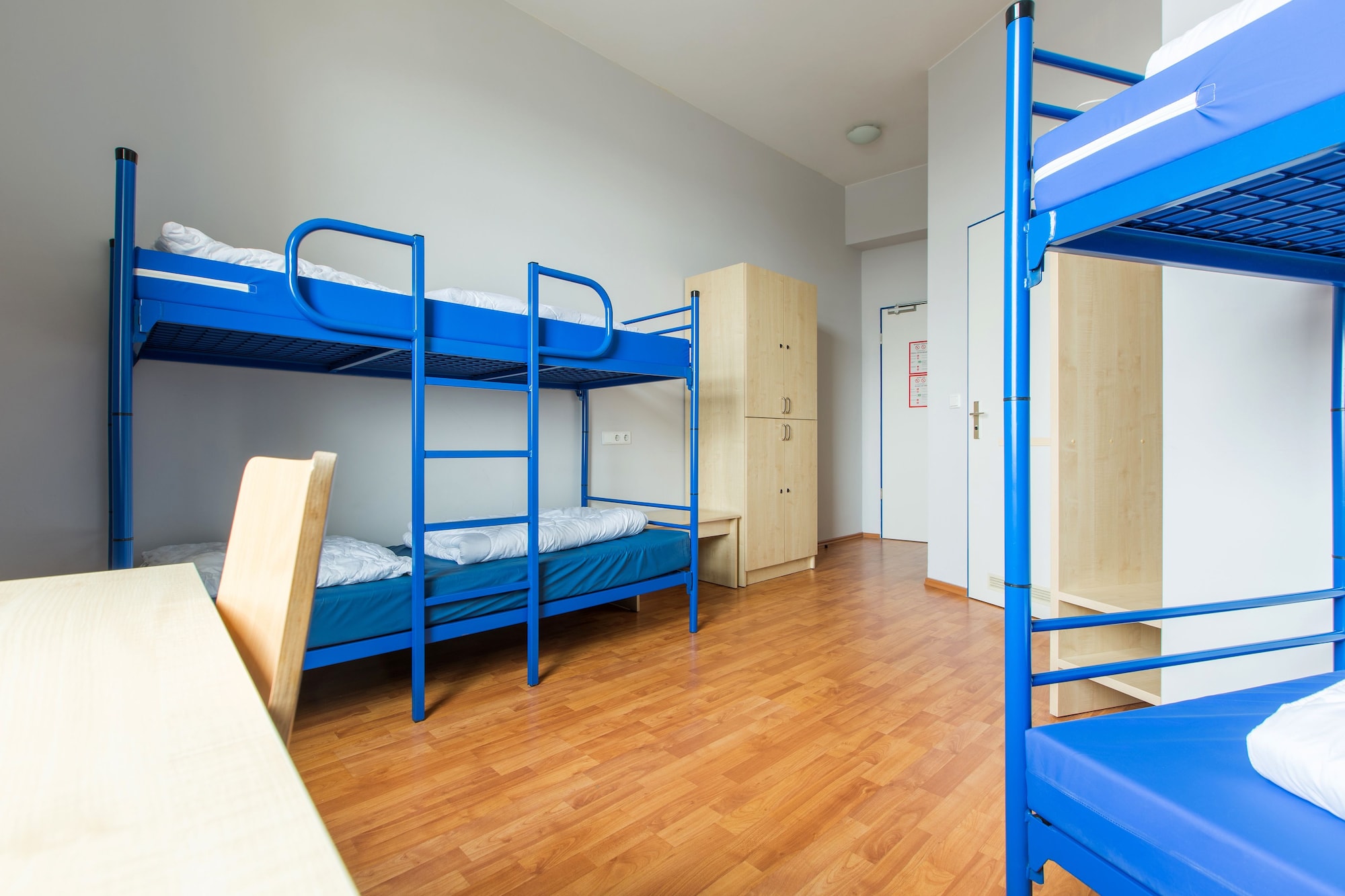 ROOM, 4 BEDS