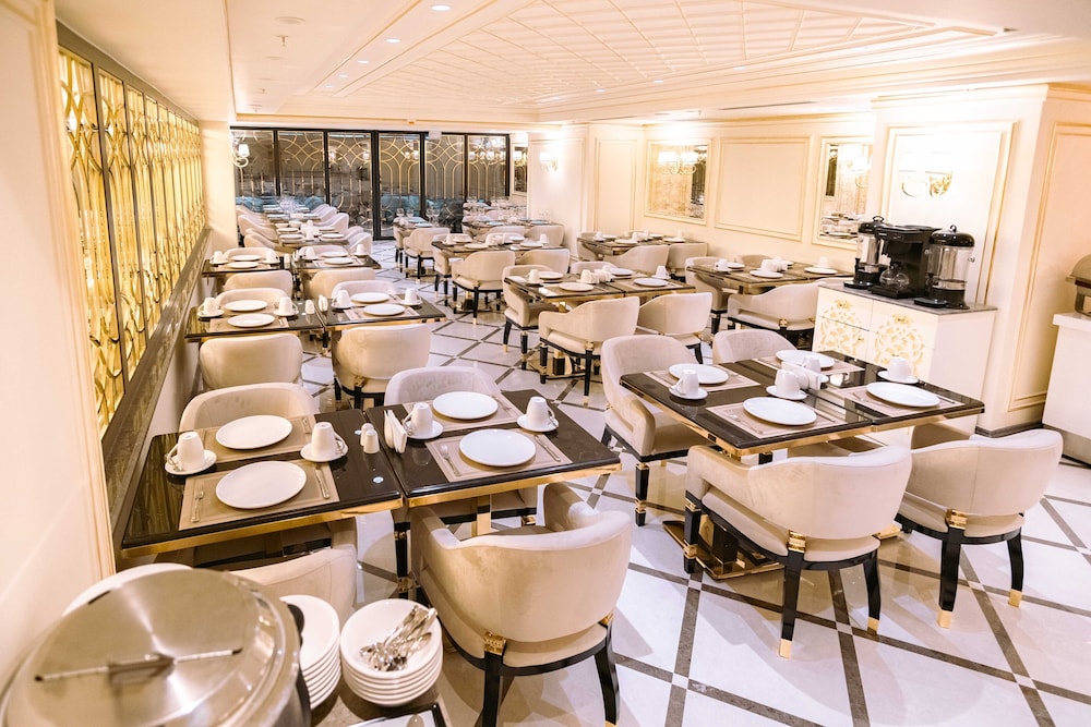 Dekalb Hotel Istanbul 40/50