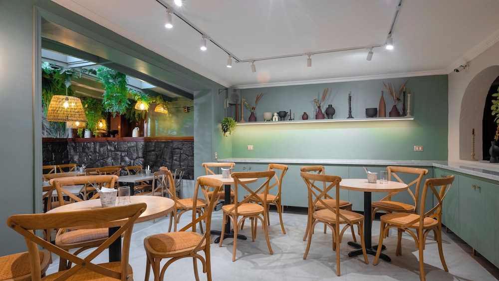restaurant cafeteria
