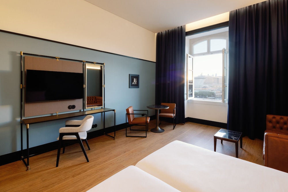 The Editory Riverside Santa Apolonia Hotel 24/68