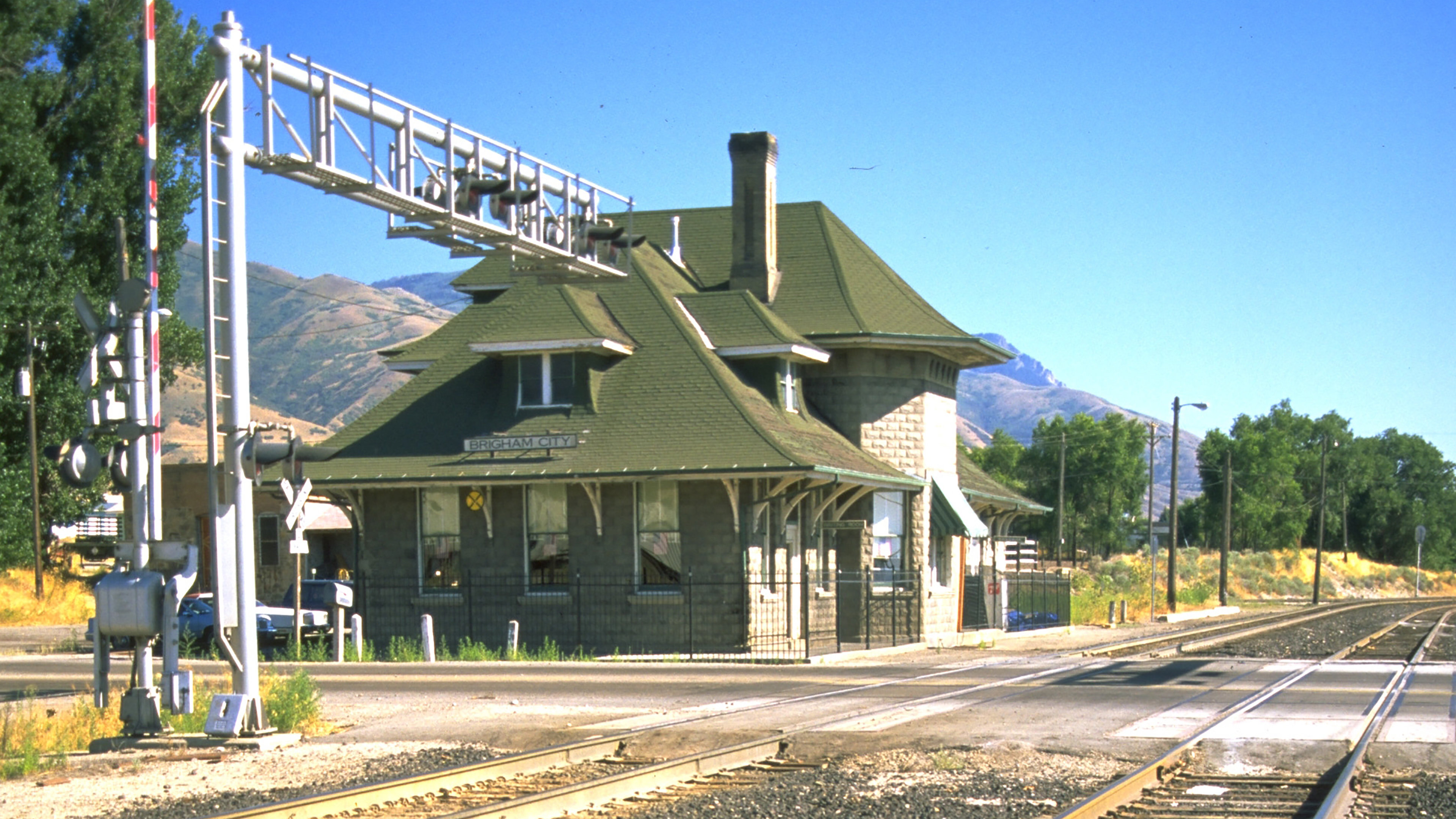HOLIDAY INN EXPRESS & SUITES BRIGHAM CITY - NORTH UTAH 9/57