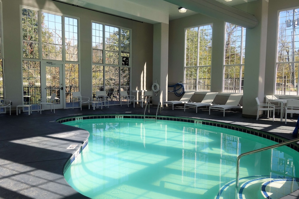 Country Inn & Suites by Radisson, Pigeon Forge South, TN 5/40