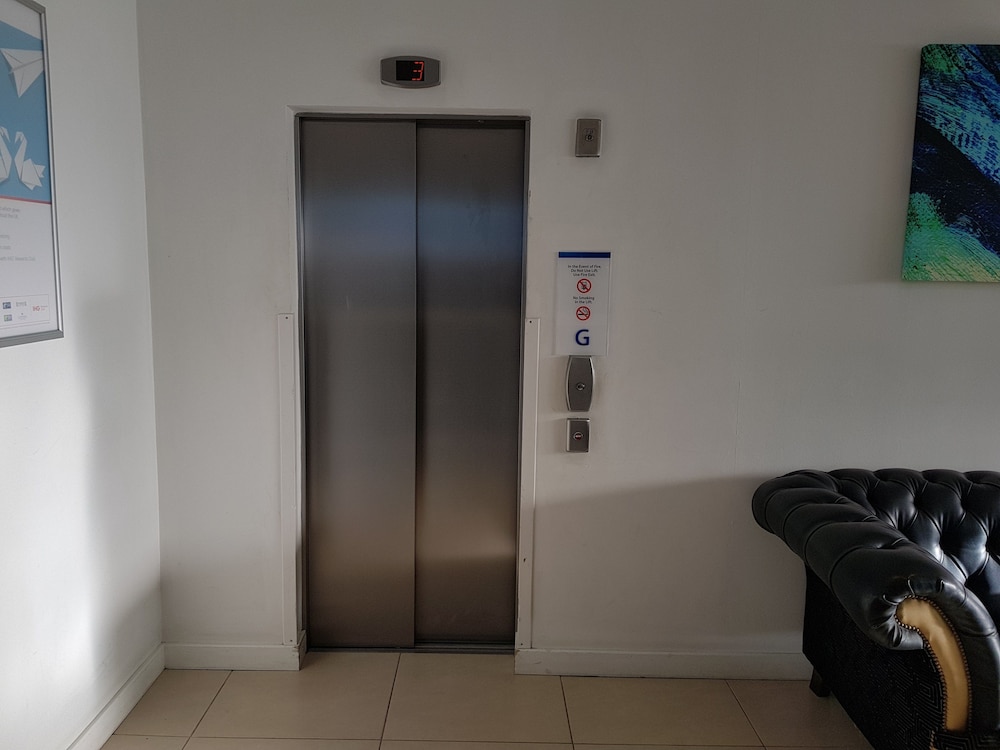 Holiday Inn Express Wakefield 25/48