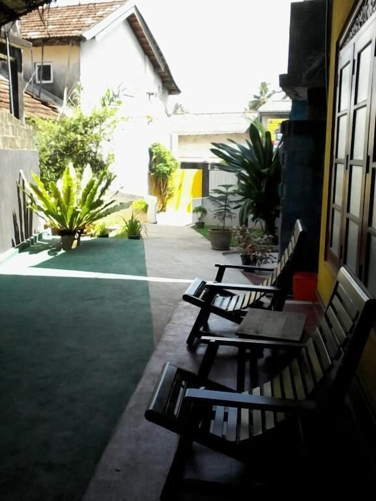 Malika's Yellow House 38/40
