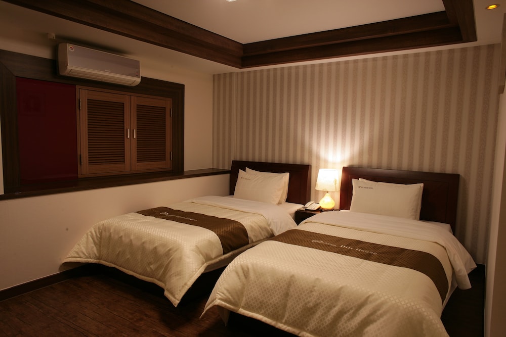 Hill House Hotel 8/42