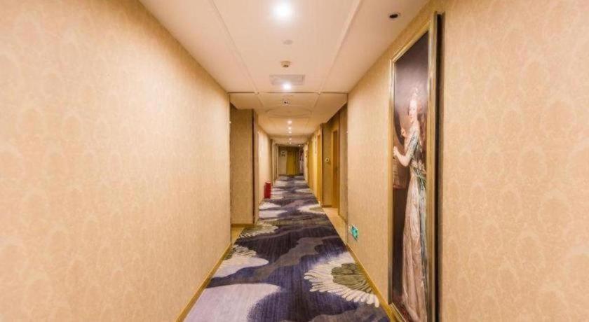 Vienna Hotel(Guangzhou North Railway Station Huaguoshan Subway Station Store) 45/45