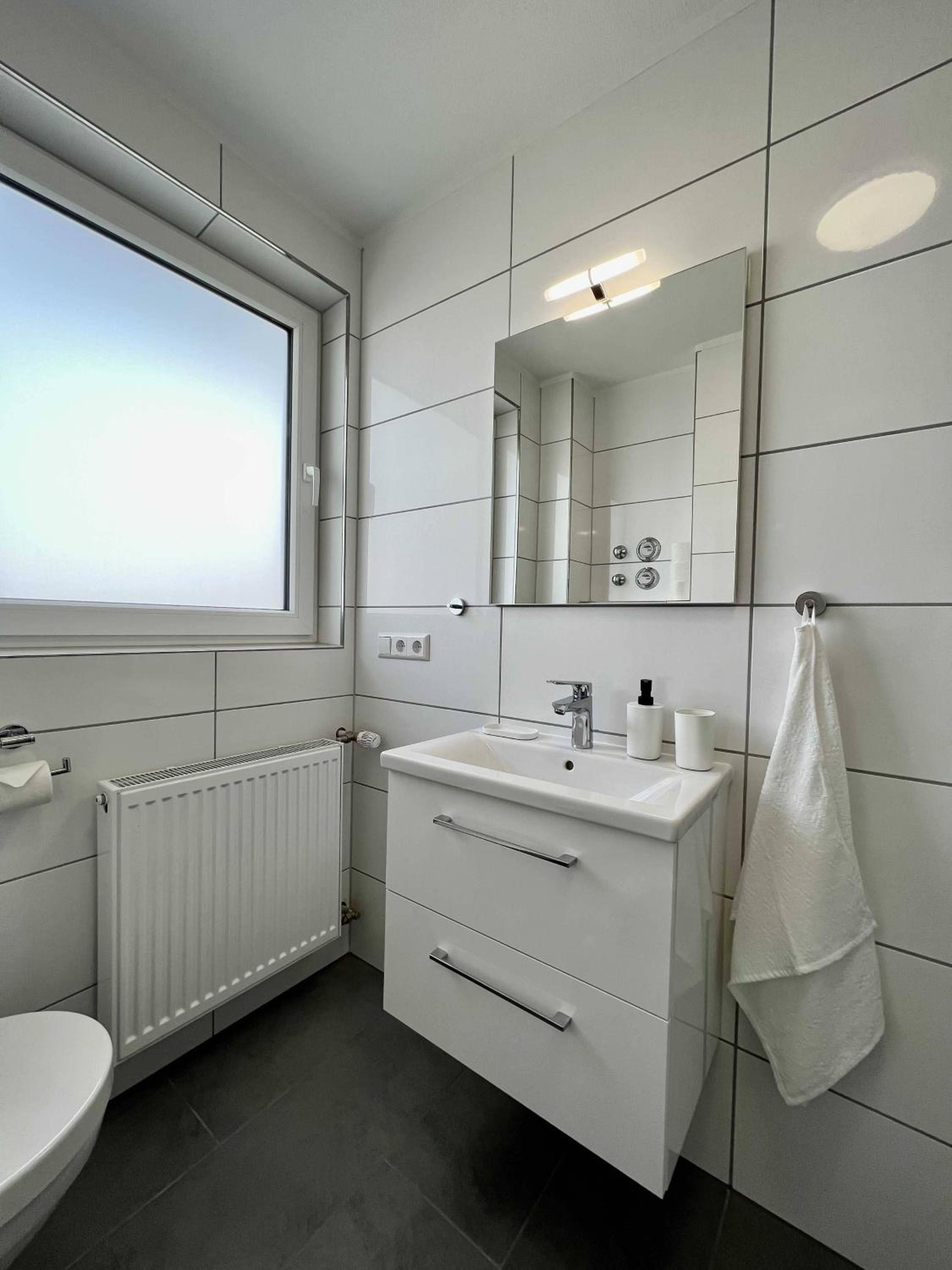 Nujen - Hotel und Apartment Stuttgart Zuffenhausen 21/25