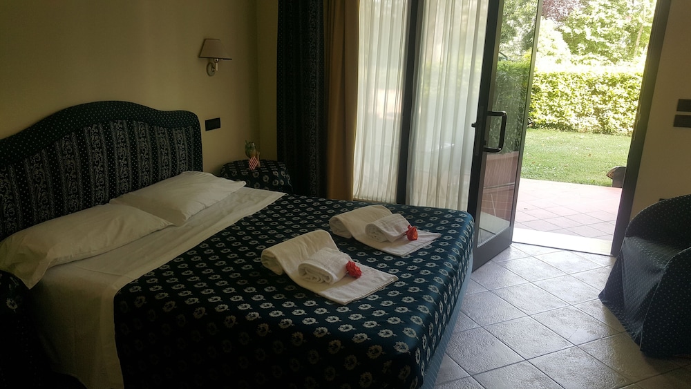 Economy, Double Bed, Yachting Hotel Mistral 3/7
