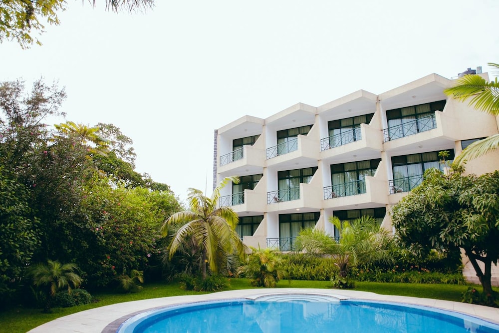 GORILLAS LAKE KIVU HOTEL 2/49