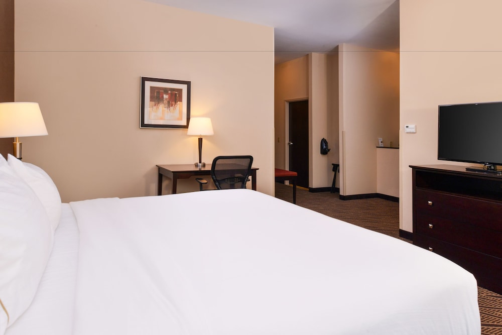 Holiday Inn Express Suites Washington Meadow Lands 35/70