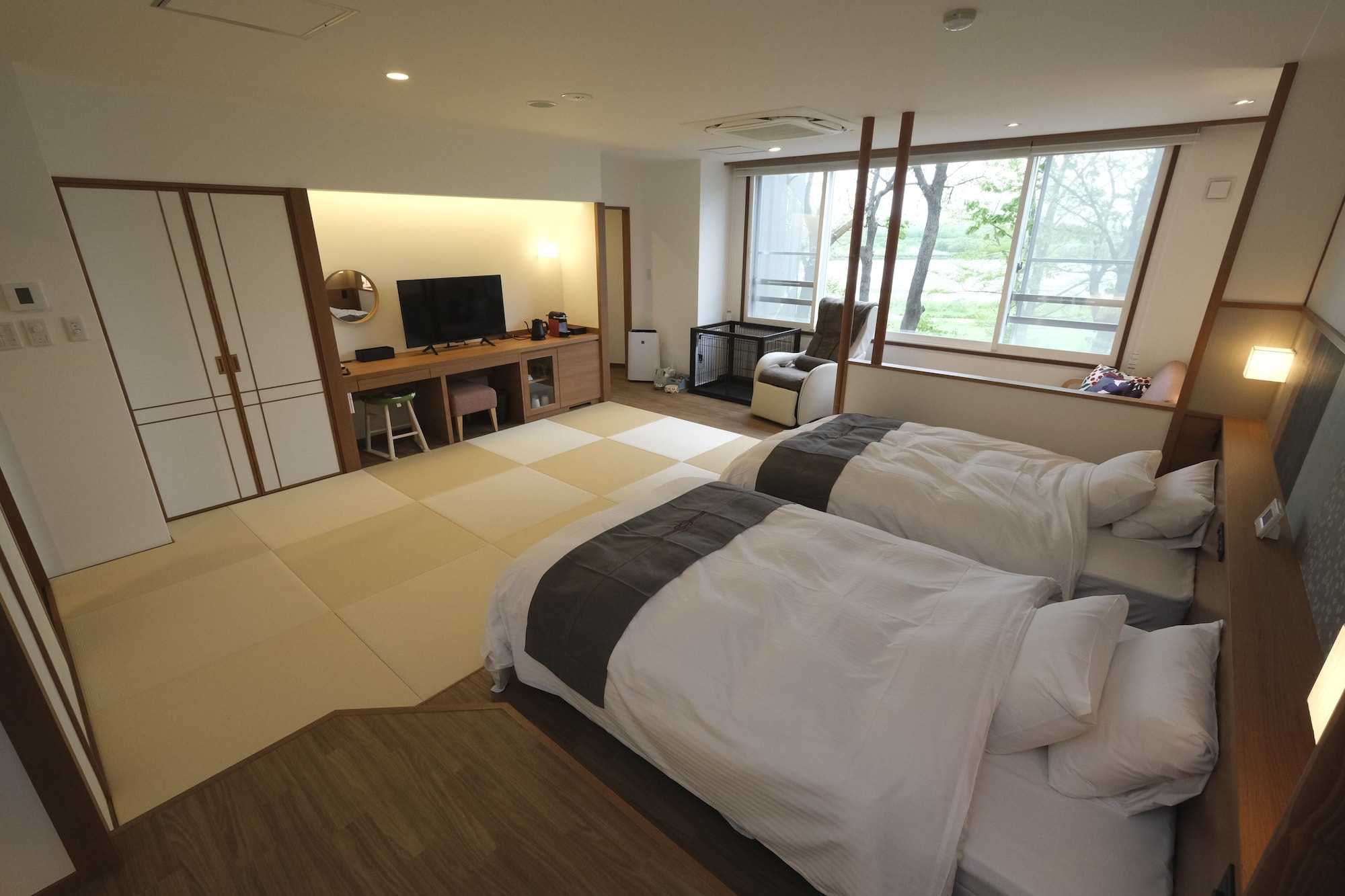 Japanese Western, Twin Beds, 2 Futon Beds, Riverside, Pet Friendly
