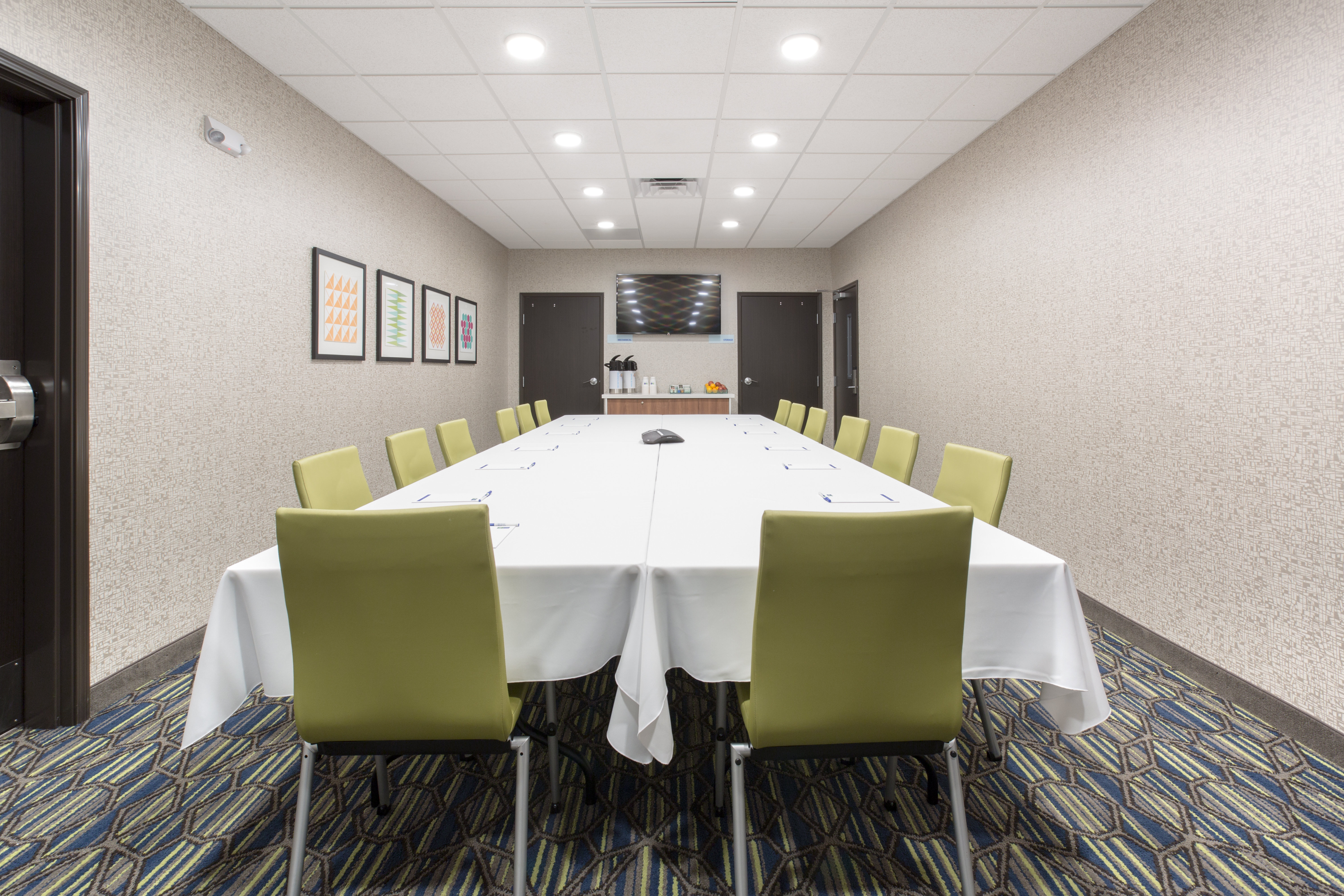 HOLIDAY INN EXPRESS & SUITES RAPID CITY - RUSHMORE SOUTH 47/50