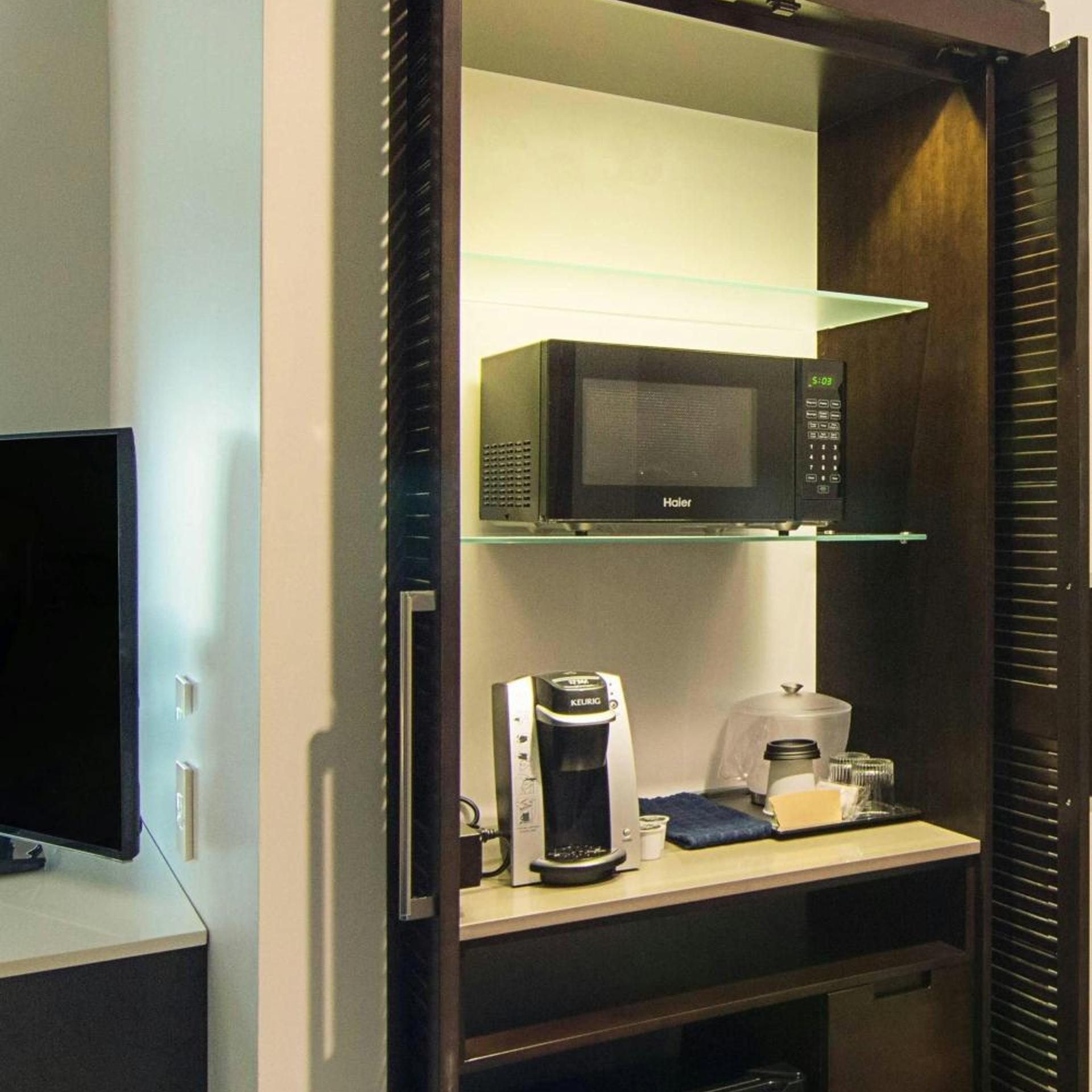 جناح بسرير كينج مع أريكة بحوض استحمام لذوي الإعاقة، Springhill Suites Fort Worth Fossil Creek 4/4