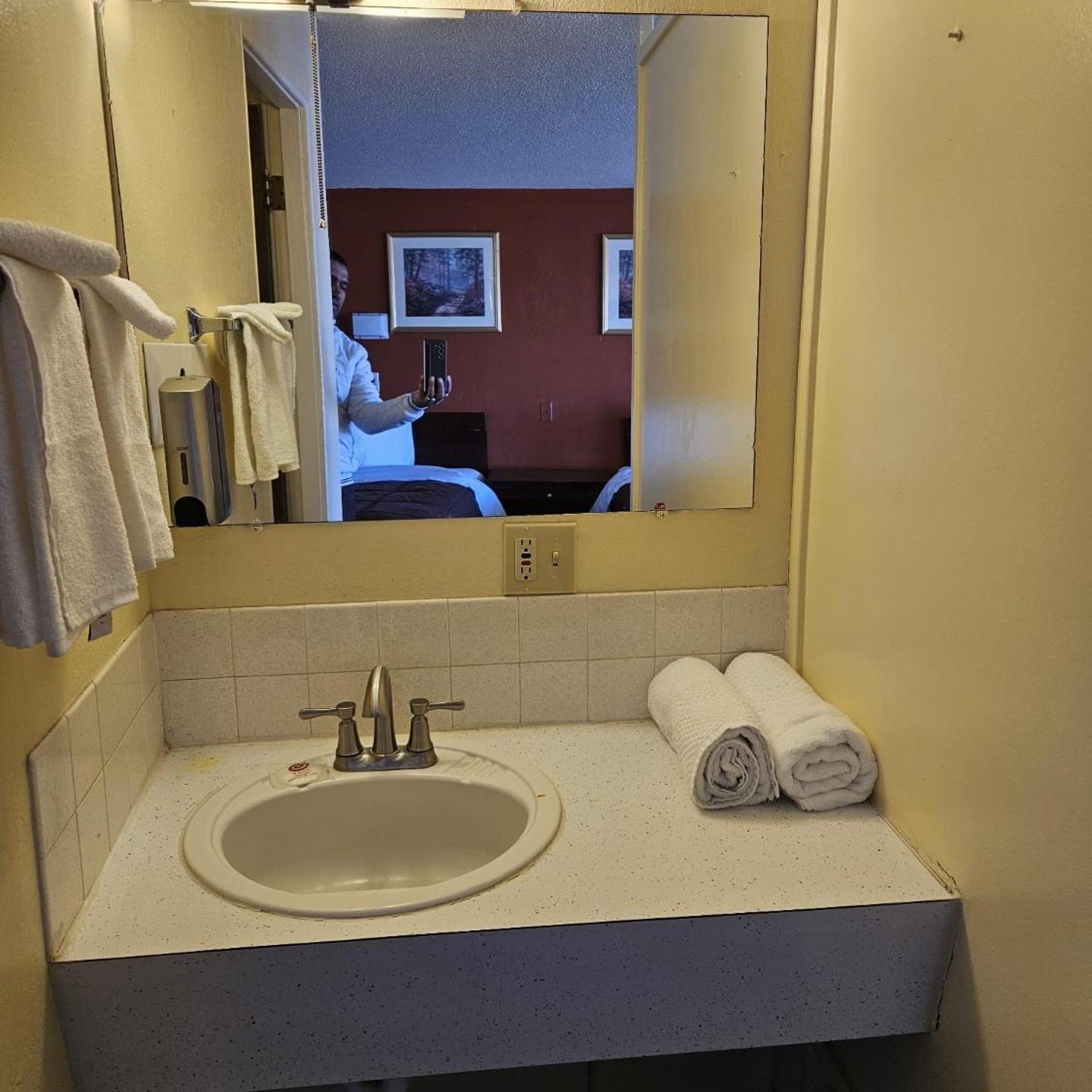 TRAVELERS LODGE EADS COLORADO 48/50