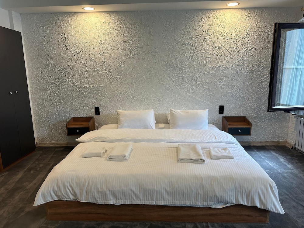 Mavilla Hotel 11/50