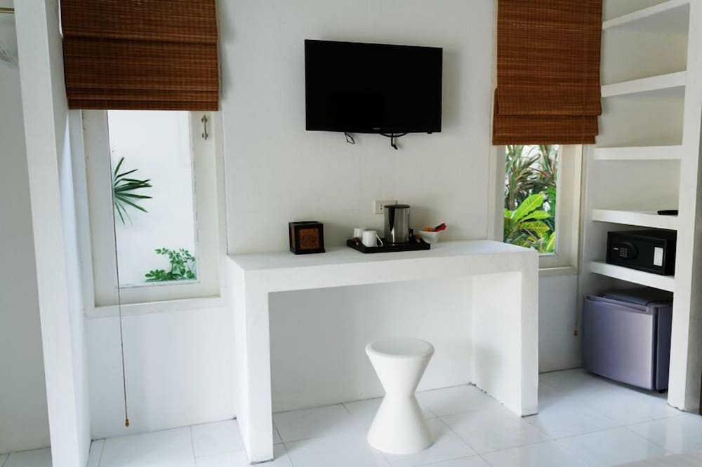 The White Cottage 40/56