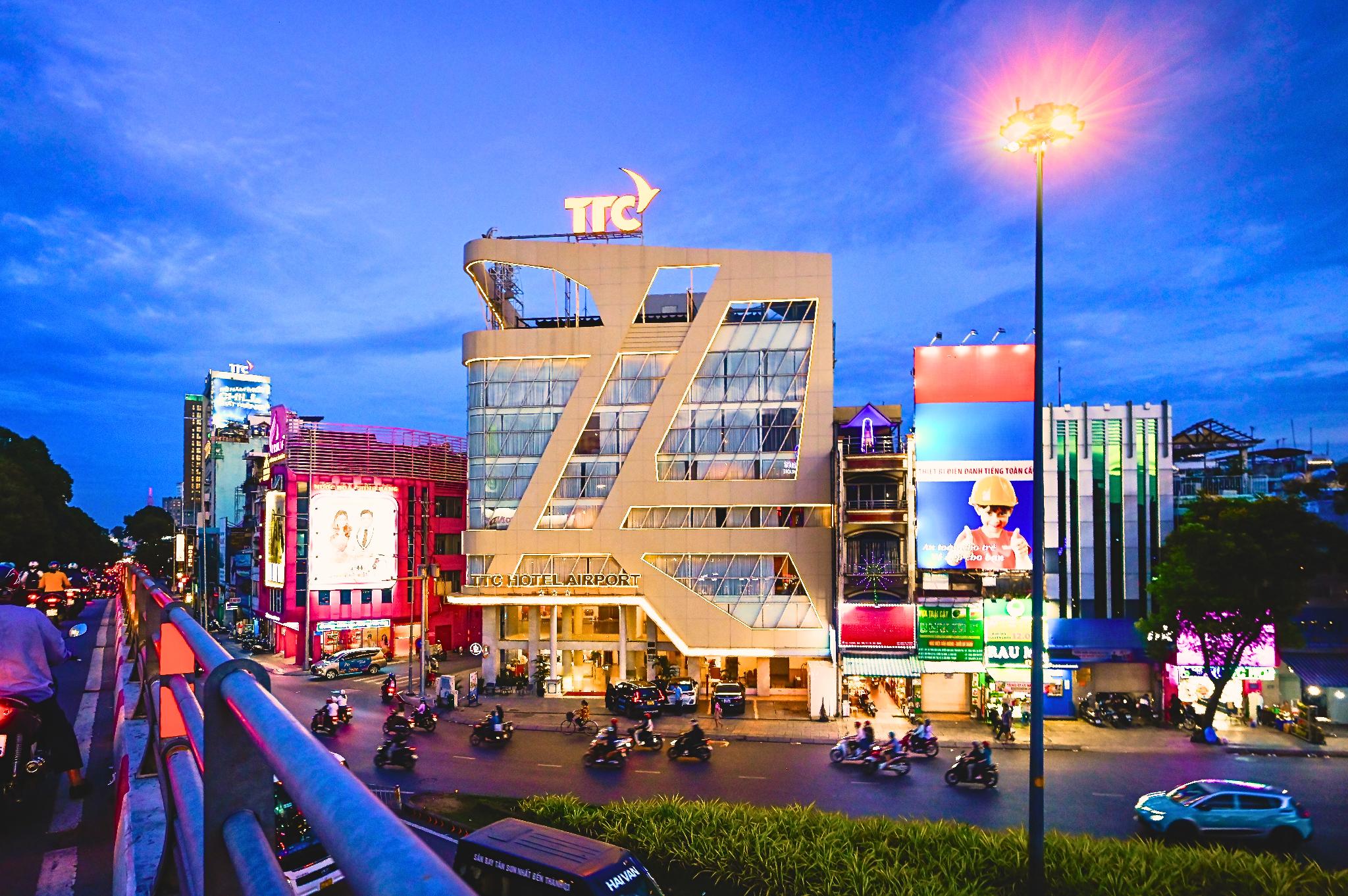 Deluxe, Smoking