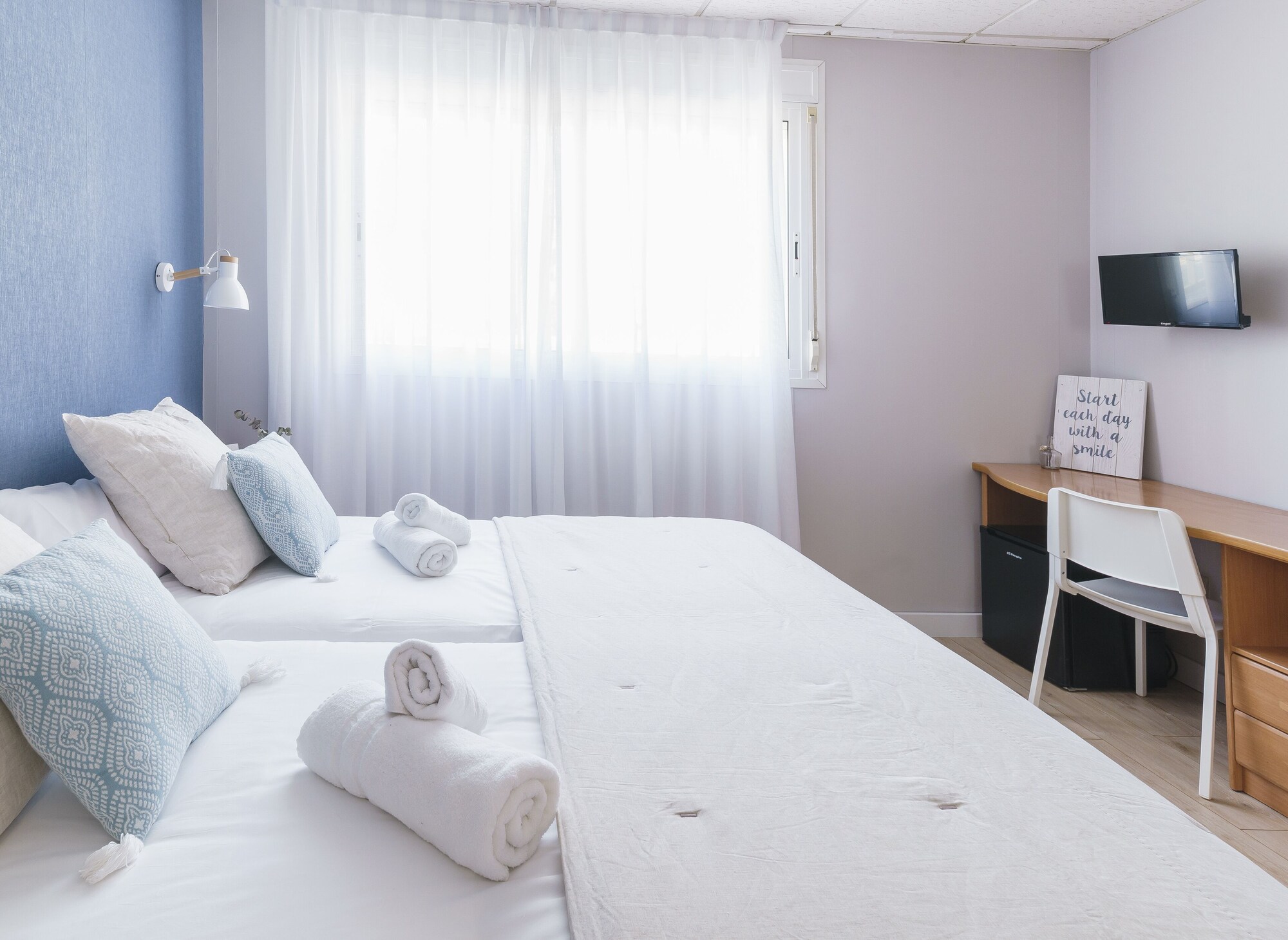 ECONOMY, TWIN BEDS