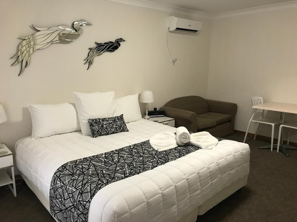 KARUAH MOTOR INN 23/59