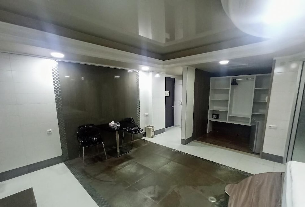 YEREVAN DELUXE HOTEL 47/61