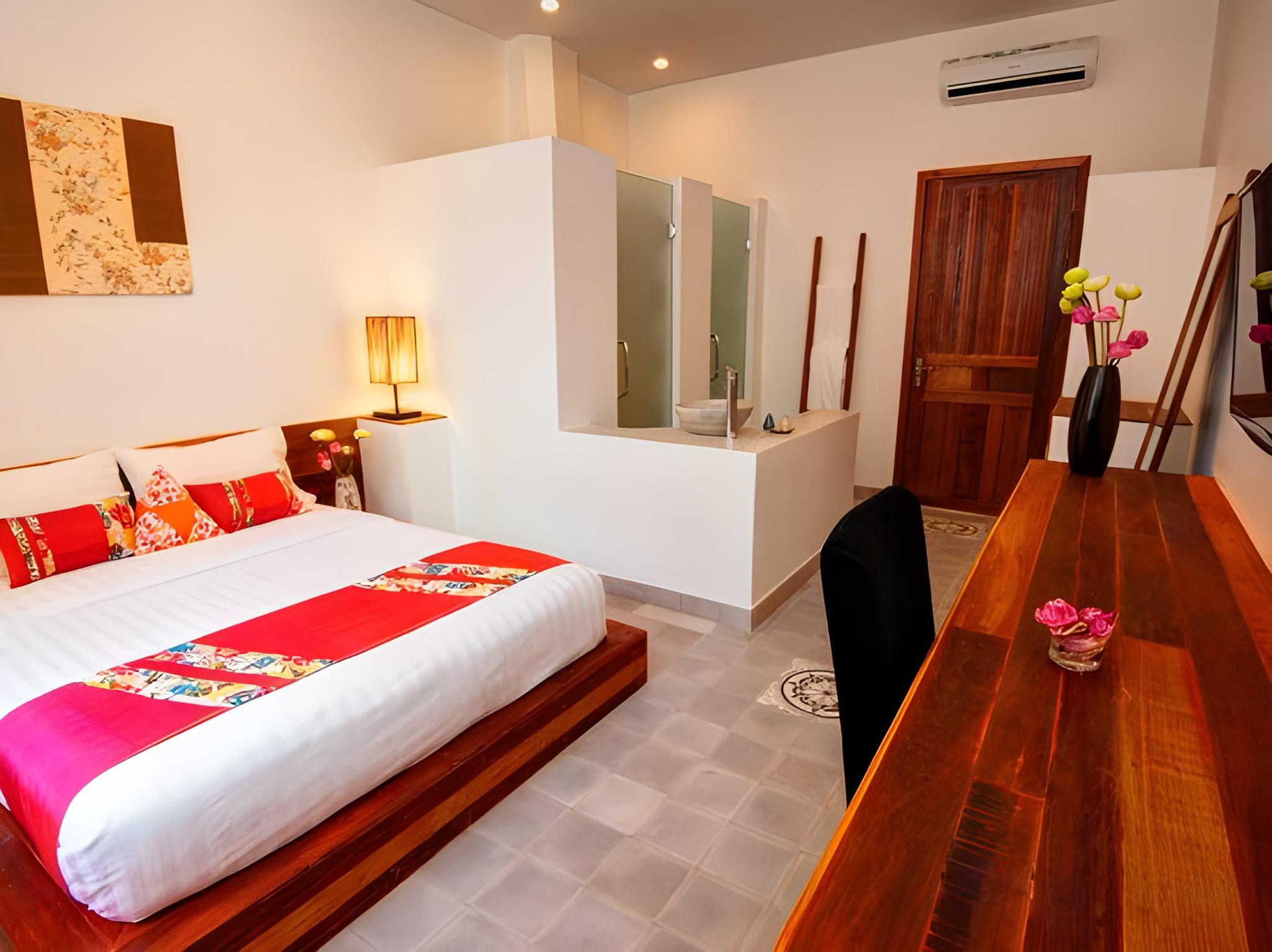 Economy, Queen Bed