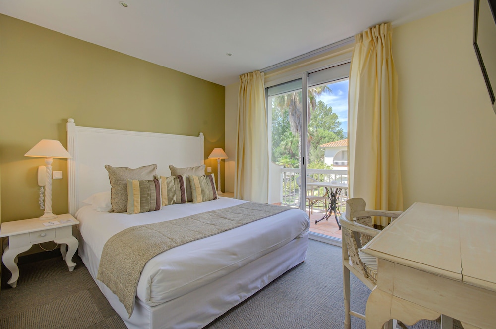 HOTEL LE COTTAGE 12/59