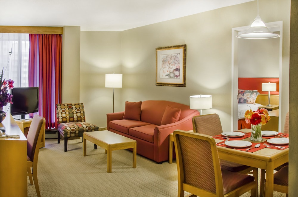 Cartier Place Suite Hotel 36/64