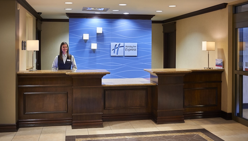 Holiday Inn Express Suites 10/66