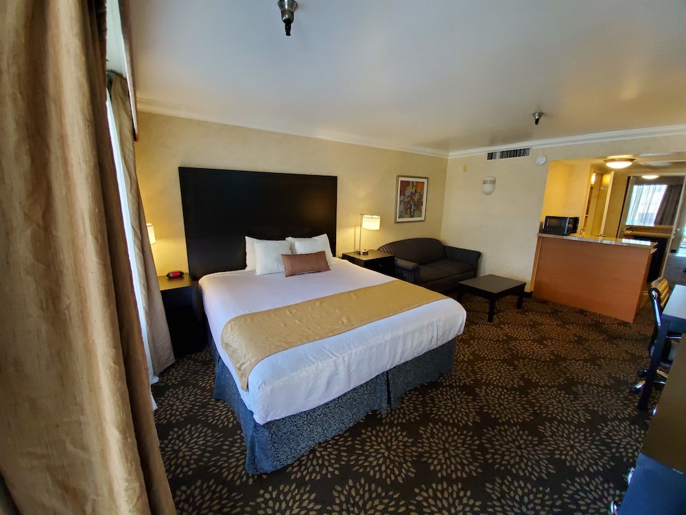 Hotel D Lins Ontario Airport 19/45