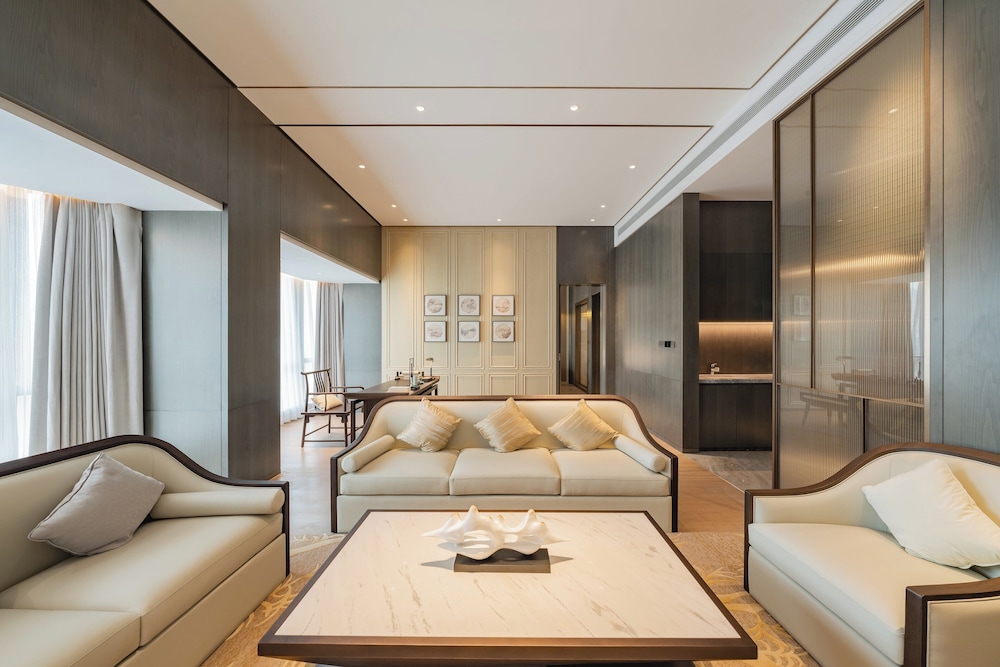 HOLIDAY INN ZHENGZHOU 50/69