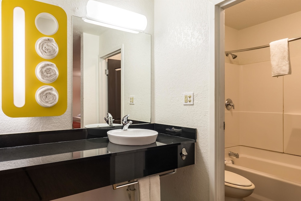 Motel6 Uvalde, TX 48/51
