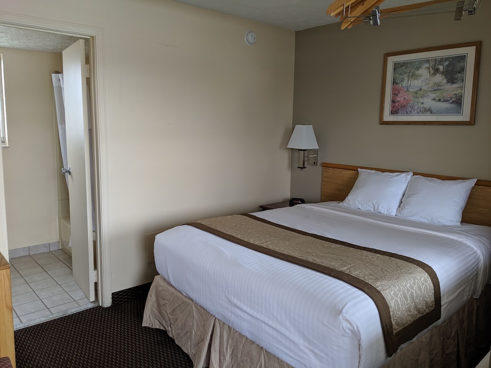 ROOM, KING BED