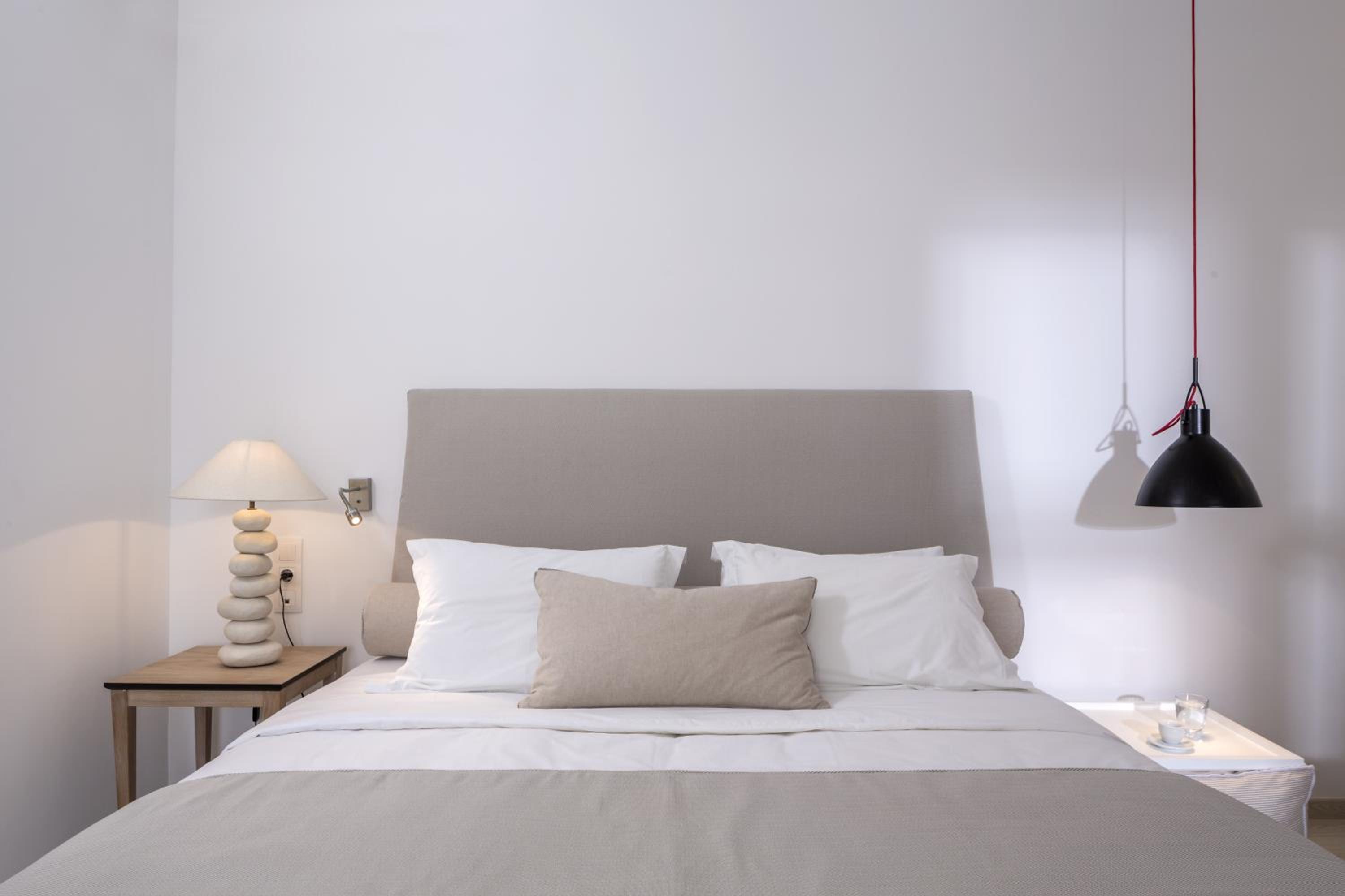 ROOM, DOUBLE BED