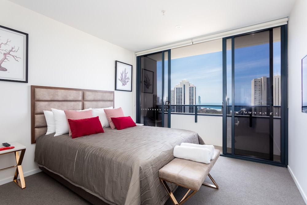 3 BEDROOMS, APARTMENT, OCEAN VIEW
