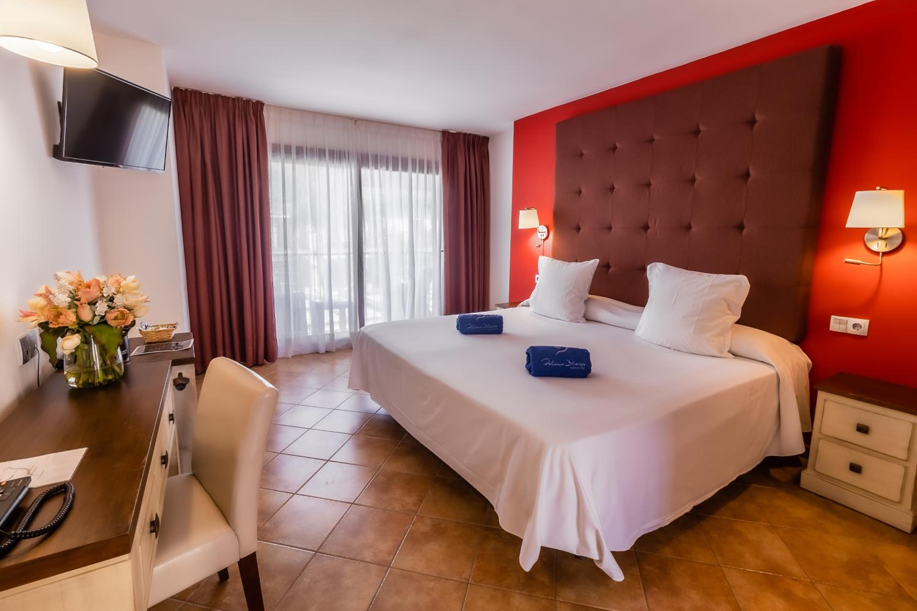 غرفة سوبيريور بسرير كوين، Paloma Blanca Boutique Hotel 3/8