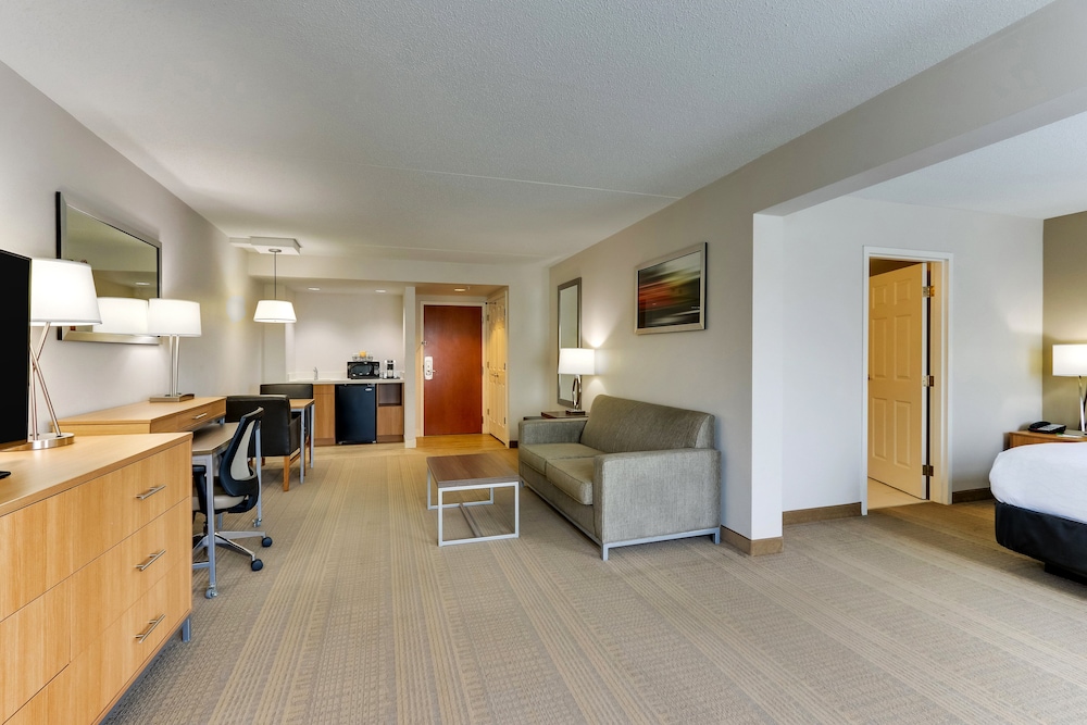 HOLIDAY INN FRANKLIN - COOL SPRINGS 35/64