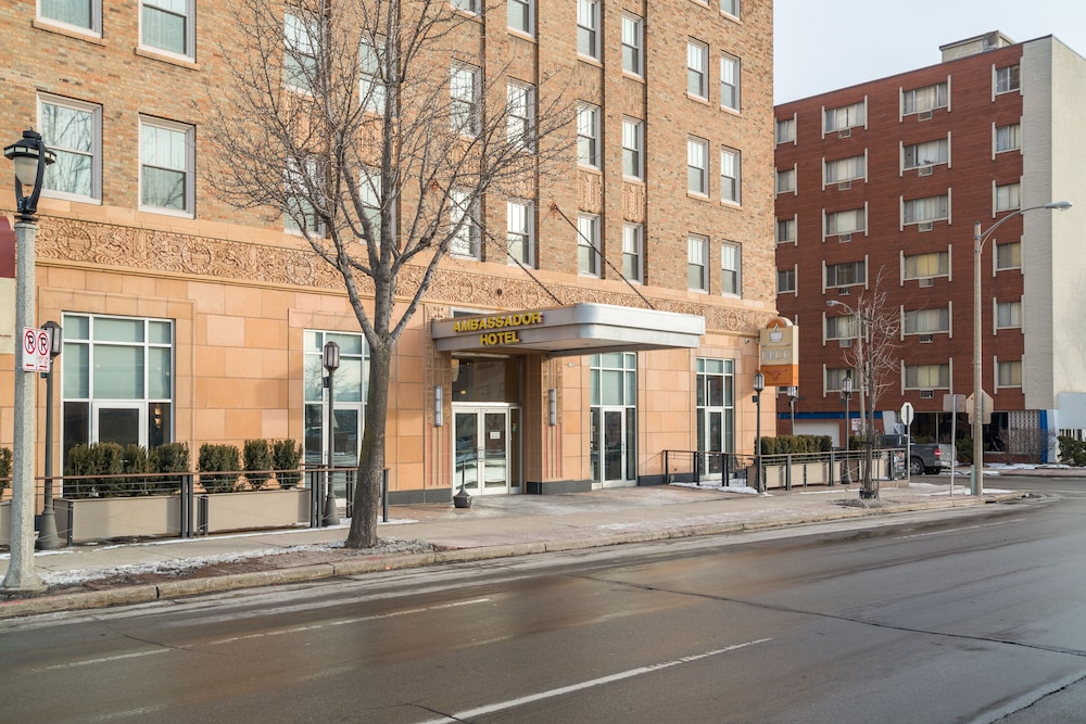 Ambassador Hotel Milwaukee, Trademark Collection by Wyndham 60/67