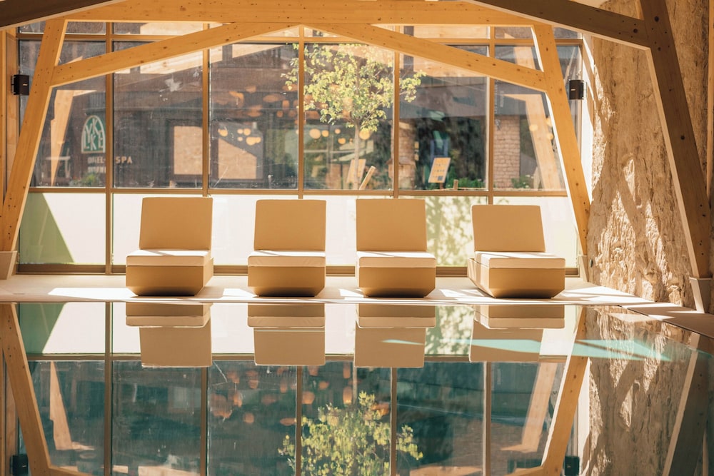 Lykke Hotel 8/84