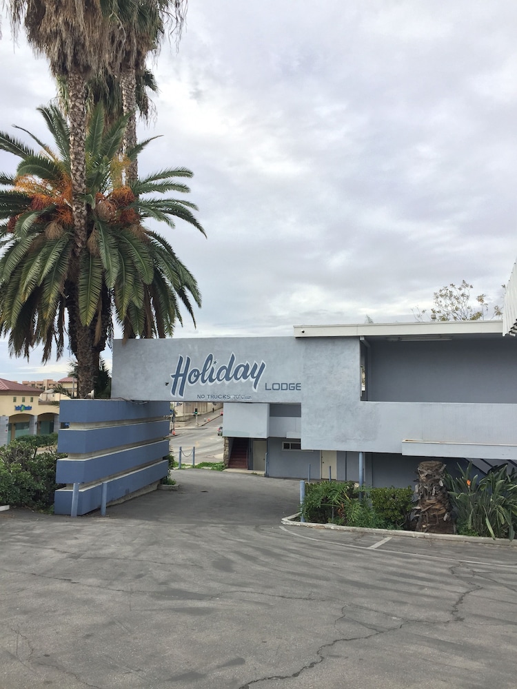 Holiday Lodge 5/57