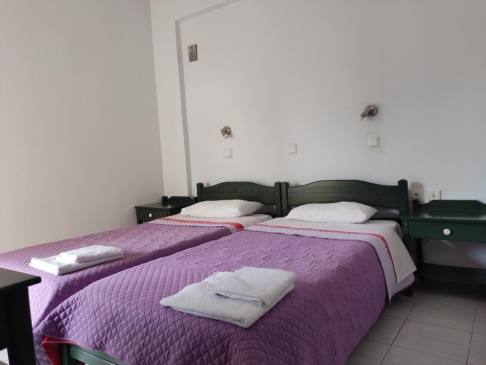 Zinovia Apartments 12/76