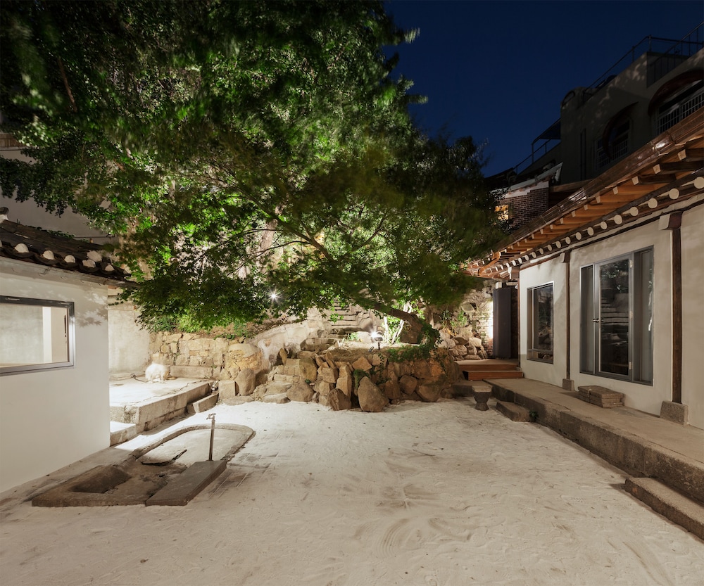 Hanok Residence Hotel Side 46/53